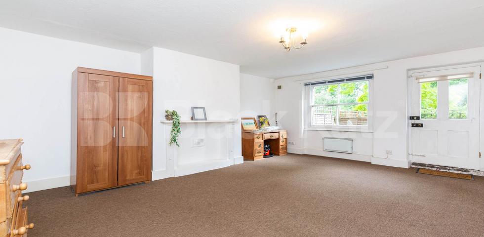			FANTASTIC SPACIOUS GARDEN FLAT, 1 Bedroom, 1 bath, 1 reception Flat			 Stapleton Hall Road, FINSBURY PARK-STROUD GREEN